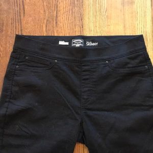 Levi’s black totally shaping pull-on skinny jeans